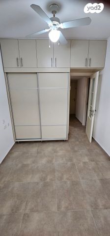 דירה, פרלשטיין 23, לב העיר, בת ים