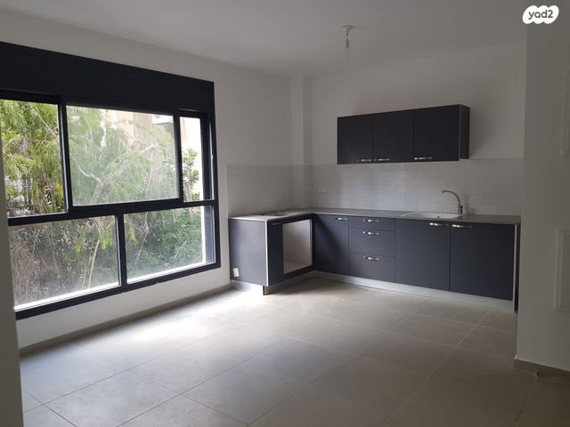 דירה, קריניצי 75, שכונת בן גוריון, מרכז העיר ג', רמת גן