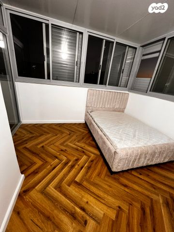 גג/ פנטהאוז, הגר"א 16, קרית הרב סלומון, פתח תקווה