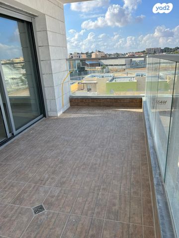 דירה, דבורה עומר 4, גדרה מזרח, גדרה