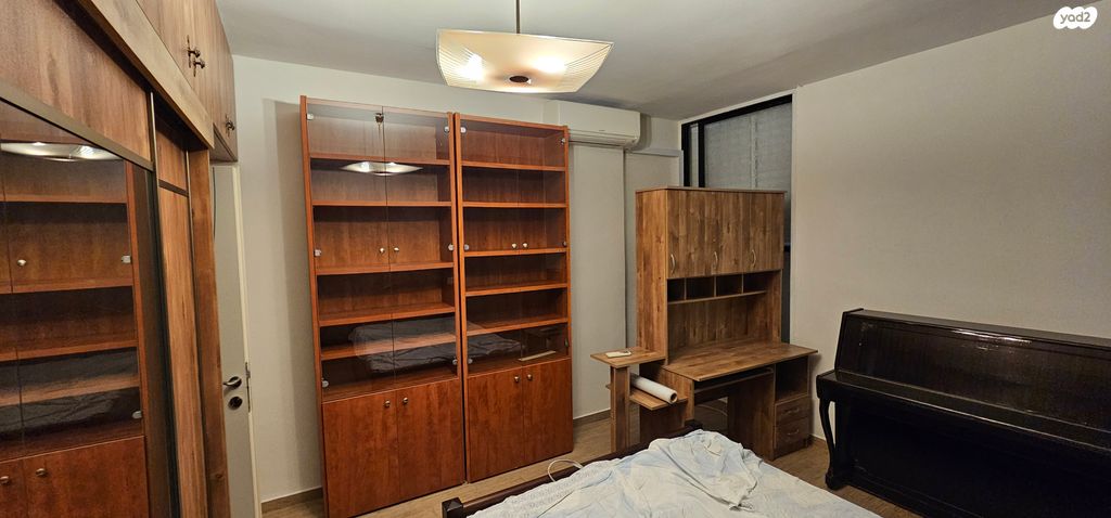 דירה, פרלשטיין 23, לב העיר, בת ים