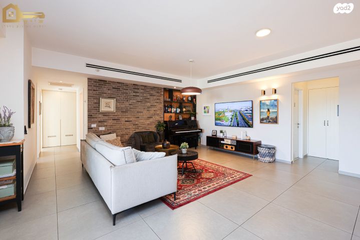 דירה, עבר הירדן, קרית אונו