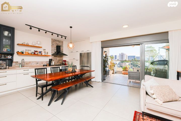 דירה, עבר הירדן, קרית אונו