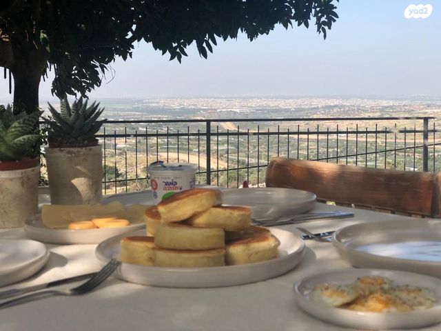 דו משפחתי, הבשור, אלפי מנשה