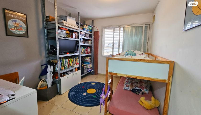 דירה, הגיבור האלמוני, יד אליהו, תל אביב יפו