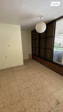 דירה, צ"ג בנות, רמב"ם, ראשון לציון