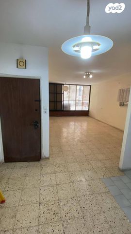 דירה, צ"ג בנות, רמב"ם, ראשון לציון