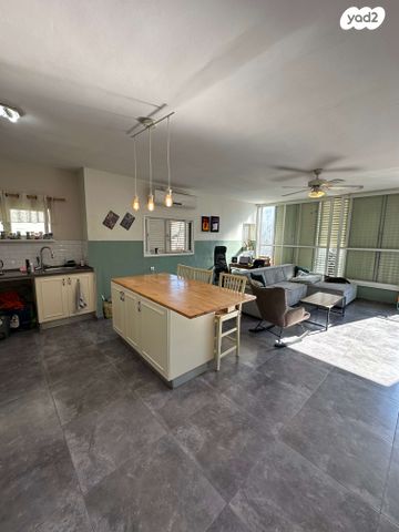 שכונת בן גוריון, מרכז העיר ג'