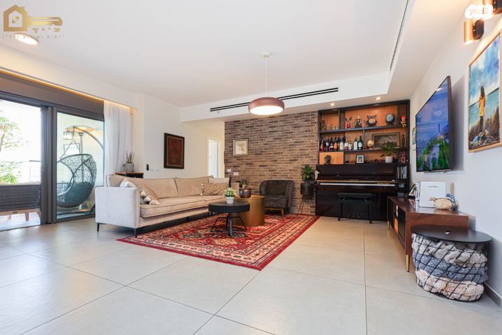 דירה, עבר הירדן, קרית אונו