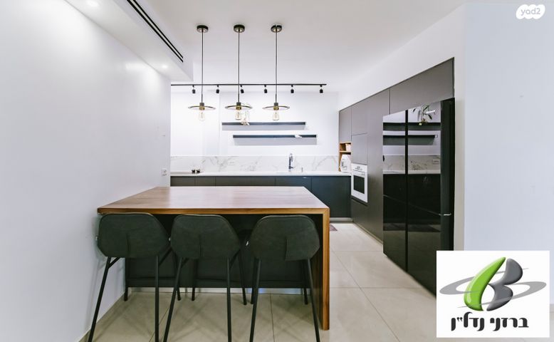 דירת גן, סנסן, צור הדסה