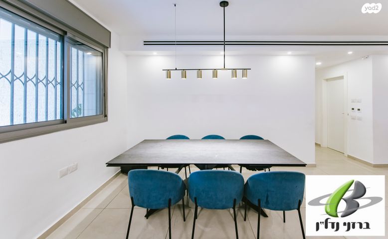 דירת גן, סנסן, צור הדסה