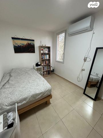 דירה, שמעון בר גיורא, באר שבע