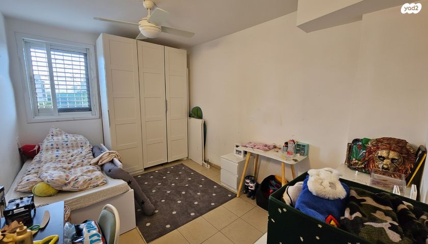 דירה, הגיבור האלמוני, יד אליהו, תל אביב יפו