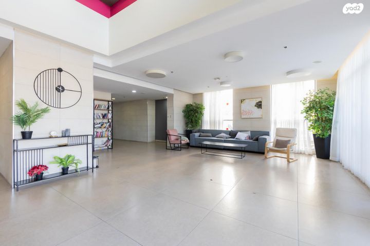 דירה, עופרה חזה, פסגות אפק, ראש העין