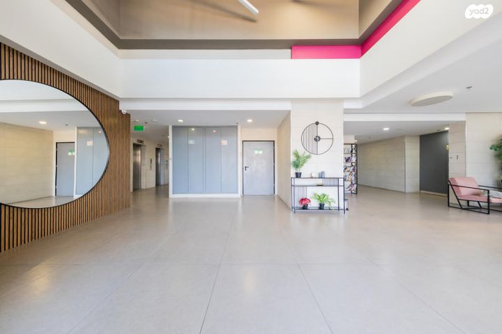 דירה, עופרה חזה, פסגות אפק, ראש העין