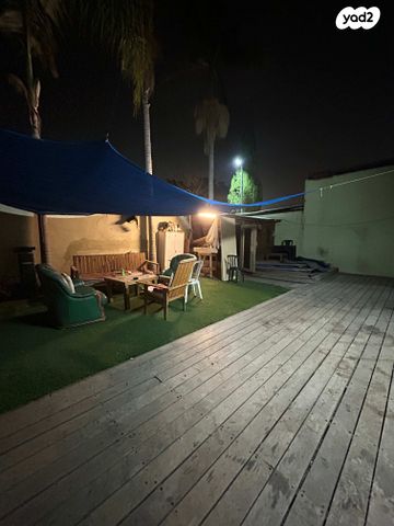 עזרא, הארגזים