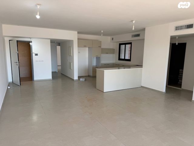 גג/ פנטהאוז, הכלנית, 2004, רעננה