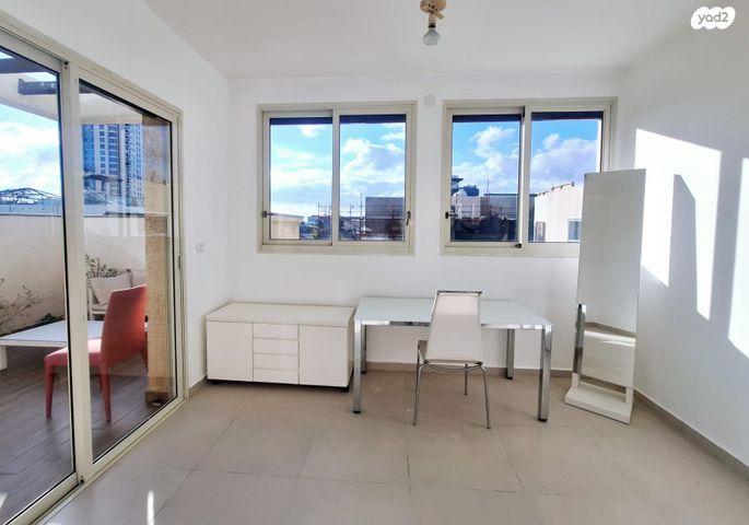 גג/ פנטהאוז, לילינבלום, נווה צדק, תל אביב יפו