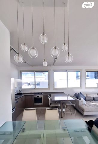 גג/ פנטהאוז, לילינבלום, נווה צדק, תל אביב יפו