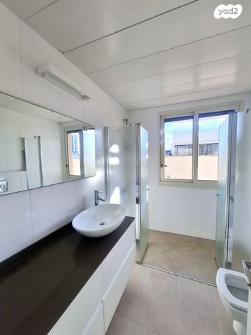 גג/ פנטהאוז, לילינבלום, נווה צדק, תל אביב יפו