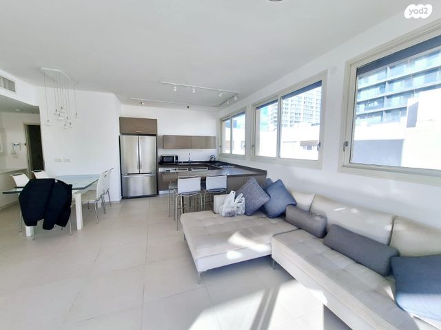 גג/ פנטהאוז, לילינבלום, נווה צדק, תל אביב יפו