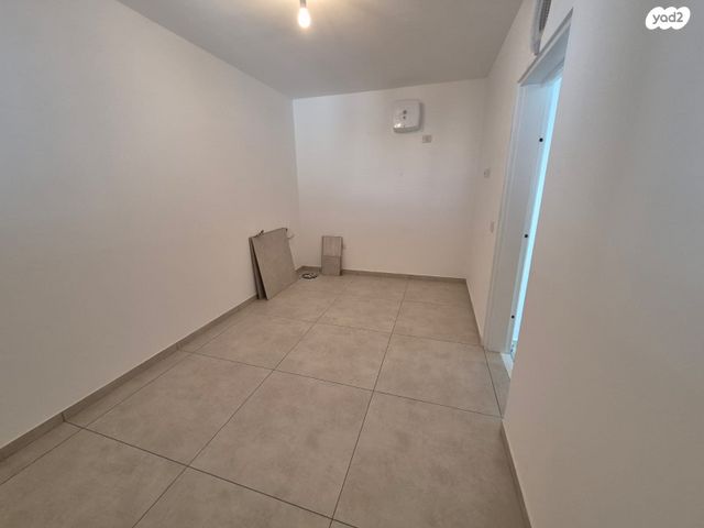 דירה, כובשי החרמון, שעריים, רחובות