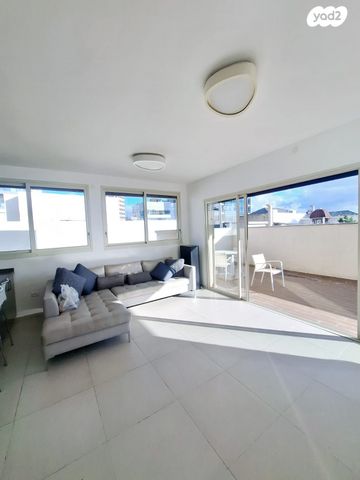 גג/ פנטהאוז, לילינבלום, נווה צדק, תל אביב יפו