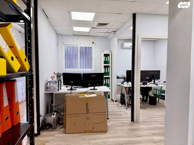 חנויות/ שטח מסחרי, קריניצי 5, שכונת יהלום, מרכז העיר ב, רמת גן