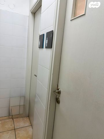 חנויות/ שטח מסחרי, קריניצי 5, שכונת יהלום, מרכז העיר ב, רמת גן