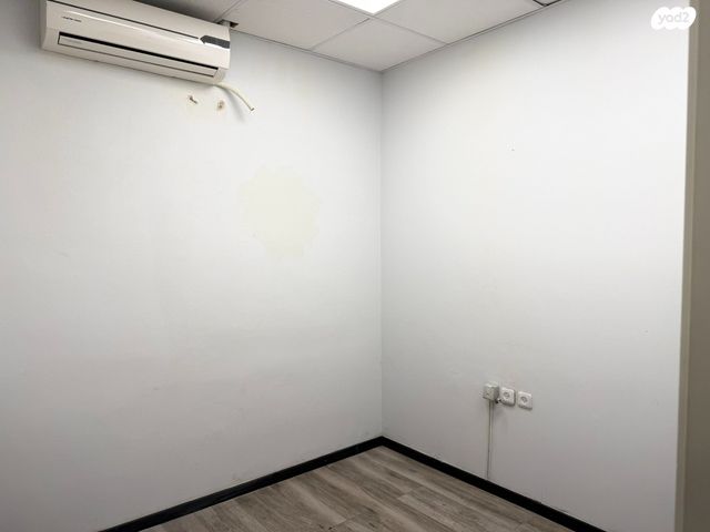 חנויות/ שטח מסחרי, קריניצי 5, שכונת יהלום, מרכז העיר ב, רמת גן