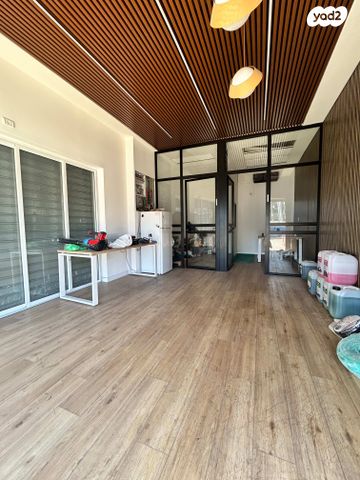 חנויות/ שטח מסחרי, הרב ניסנבאום, בת ים