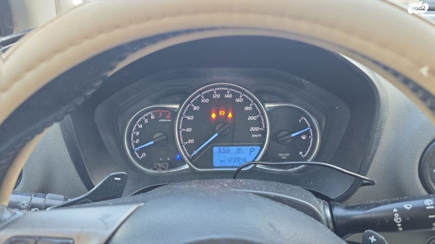 טויוטה יאריס