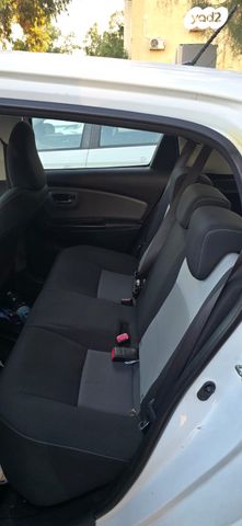 טויוטה יאריס