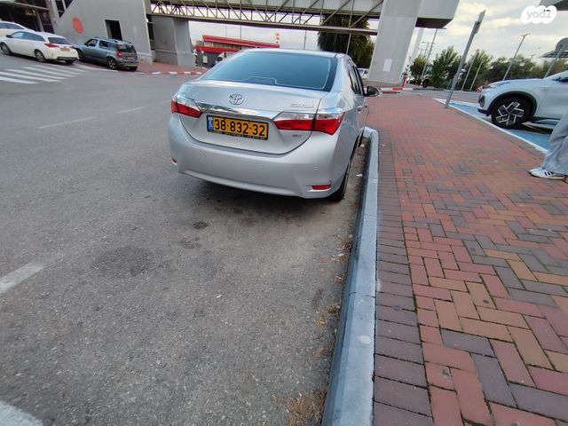 טויוטה קורולה