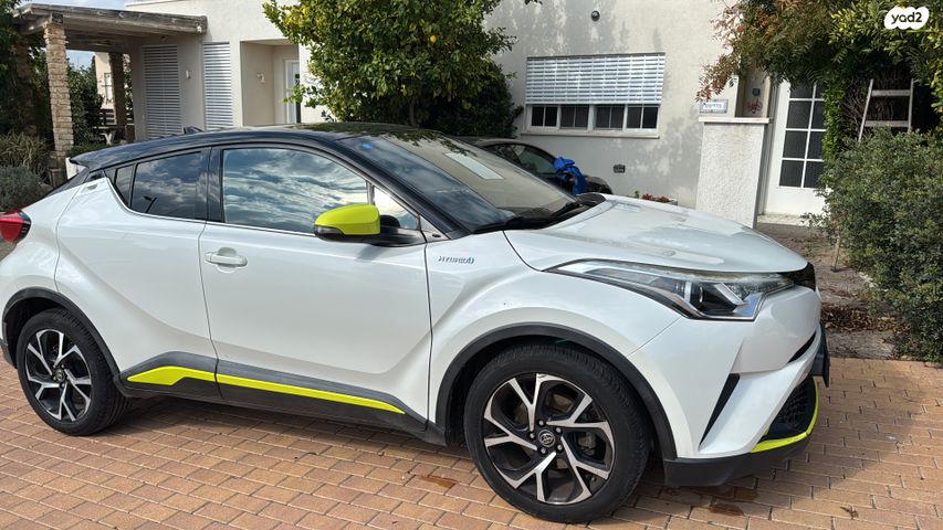 מודעת רכב טויוטה C-HR