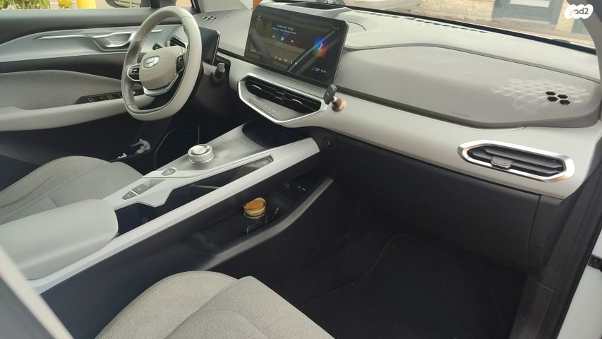 מודעת רכב ג׳ילי Geometry C