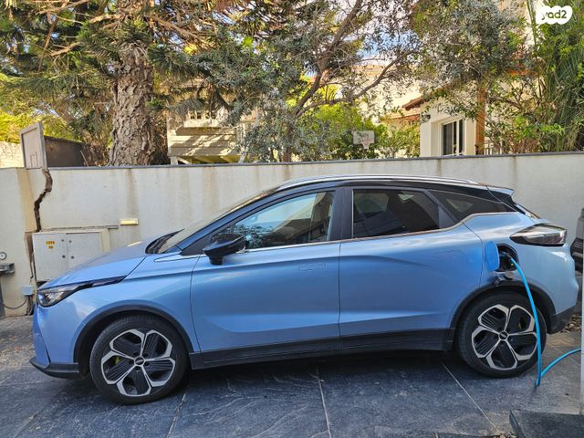 מודעת רכב ג׳ילי Geometry C