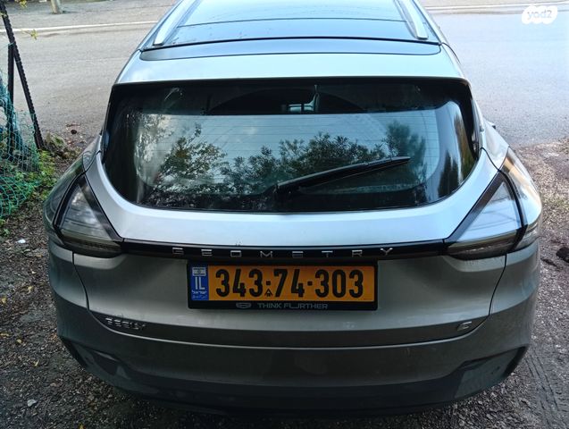 מודעת רכב ג׳ילי Geometry C