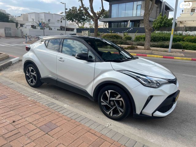 מודעת רכב טויוטה C-HR