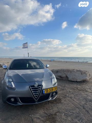 מודעת רכב אלפא רומיאו ג'ולייטה