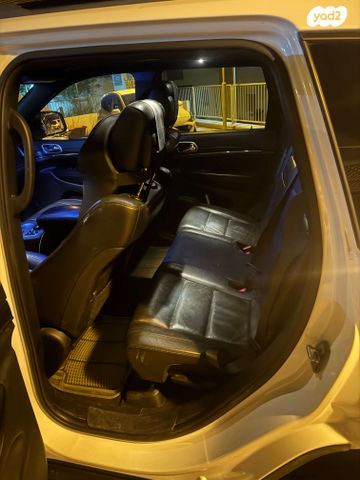 מודעת רכב ג'יפ גרנד צ'ירוקי