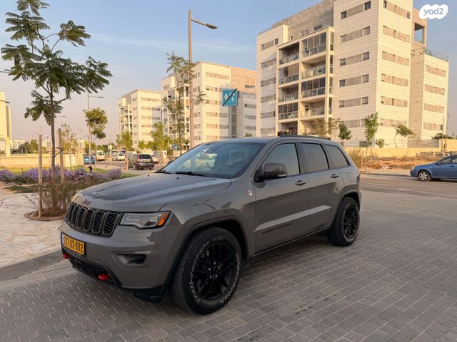 מודעת רכב ג'יפ גרנד צ'ירוקי