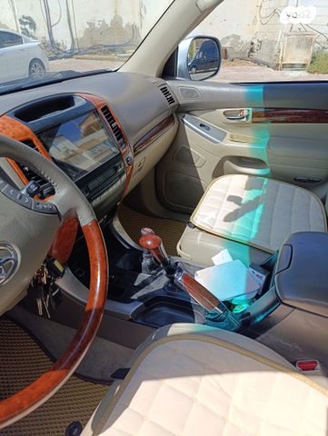 טויוטה לנד קרוזר