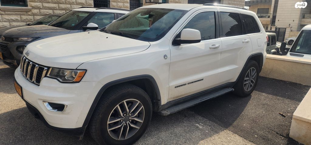 מודעת רכב ג'יפ גרנד צ'ירוקי