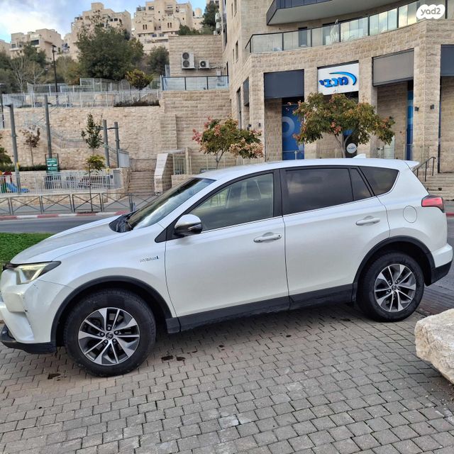 טויוטה RAV4