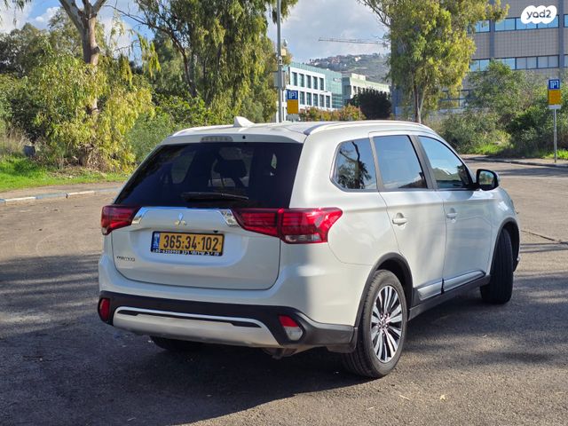 מיצובישי אאוטלנדר