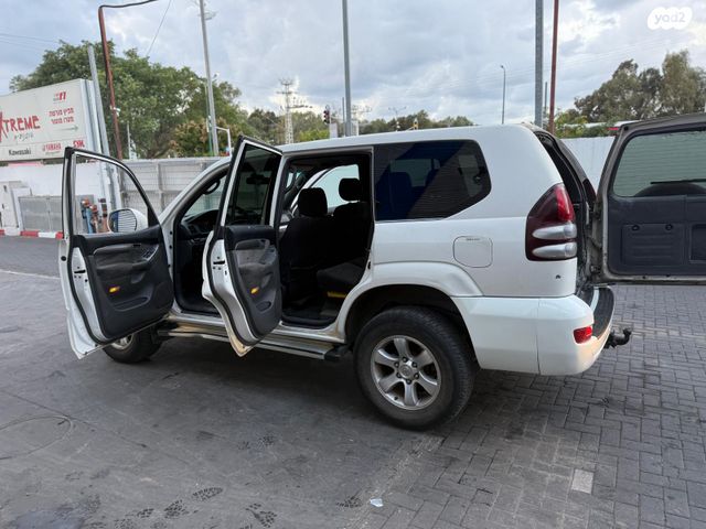 טויוטה לנד קרוזר