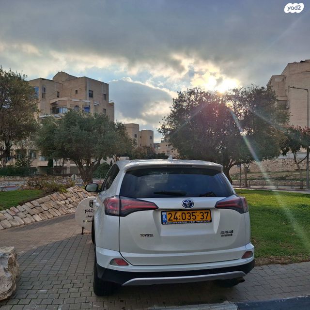 טויוטה RAV4