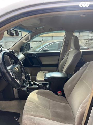 טויוטה לנד קרוזר