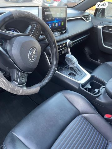 טויוטה RAV4